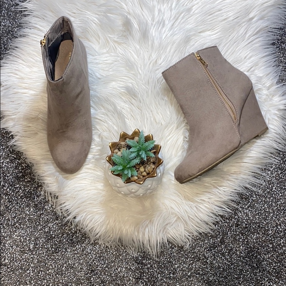 Report zippered taupe wedge booties